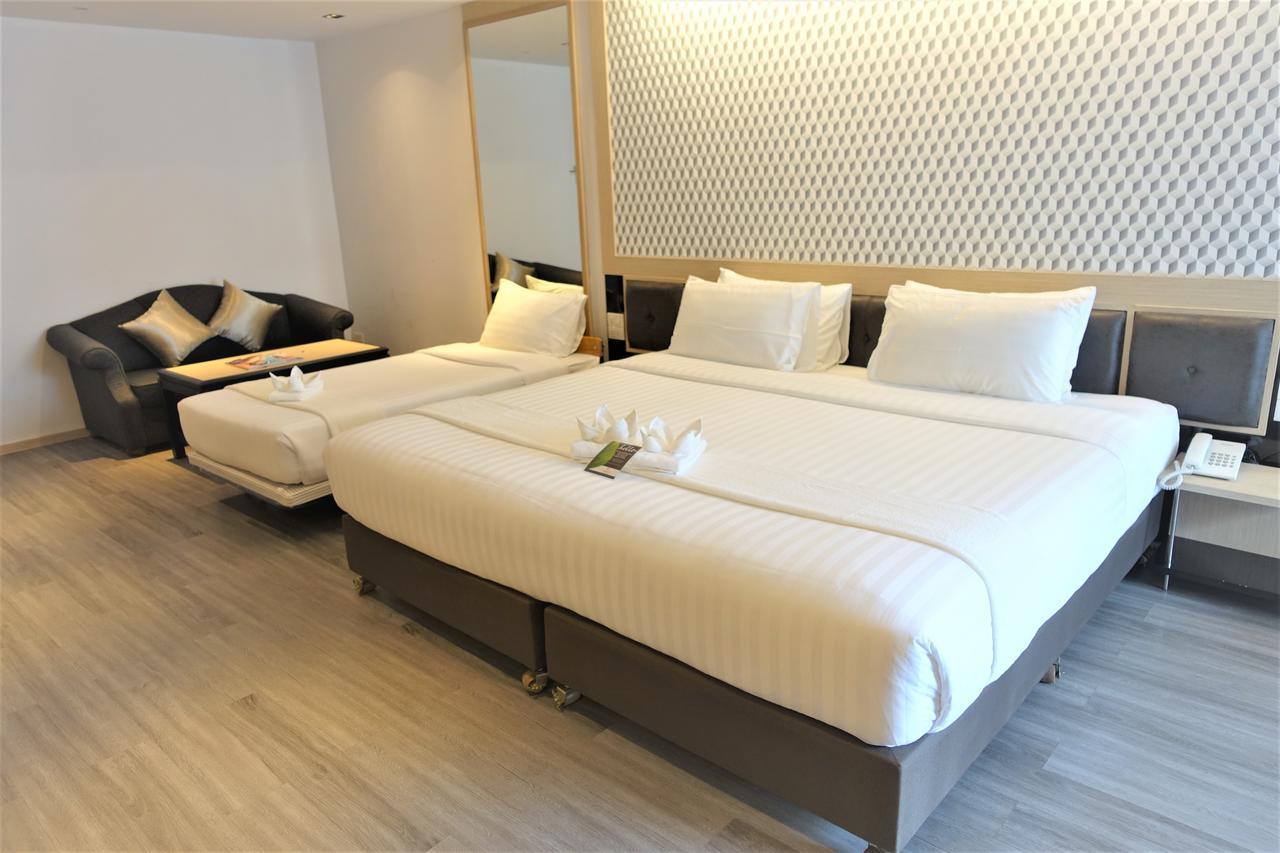 Three Sukhumvit Hotel Bangkok Buitenkant foto