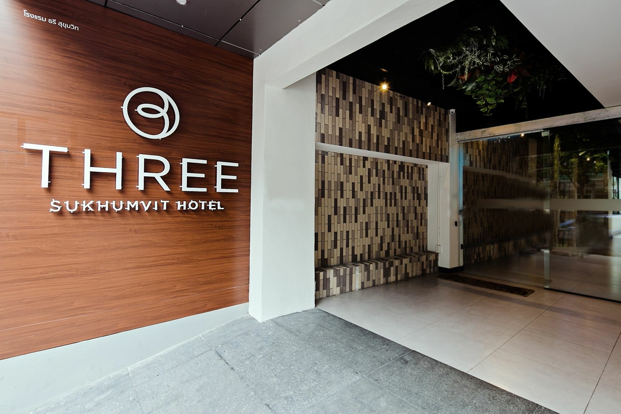 Three Sukhumvit Hotel Bangkok Buitenkant foto